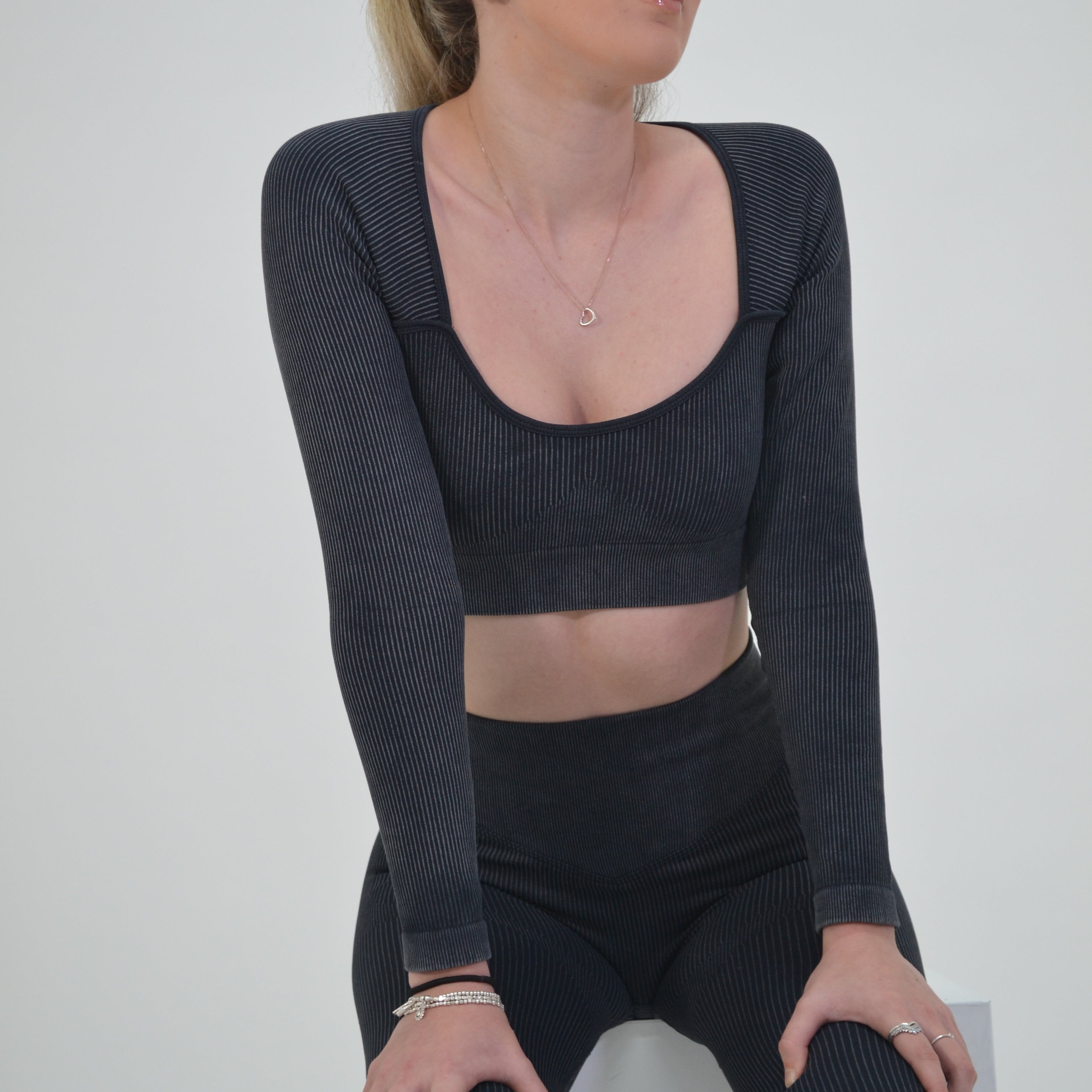 Sculpt Long Sleeve Crop - Black