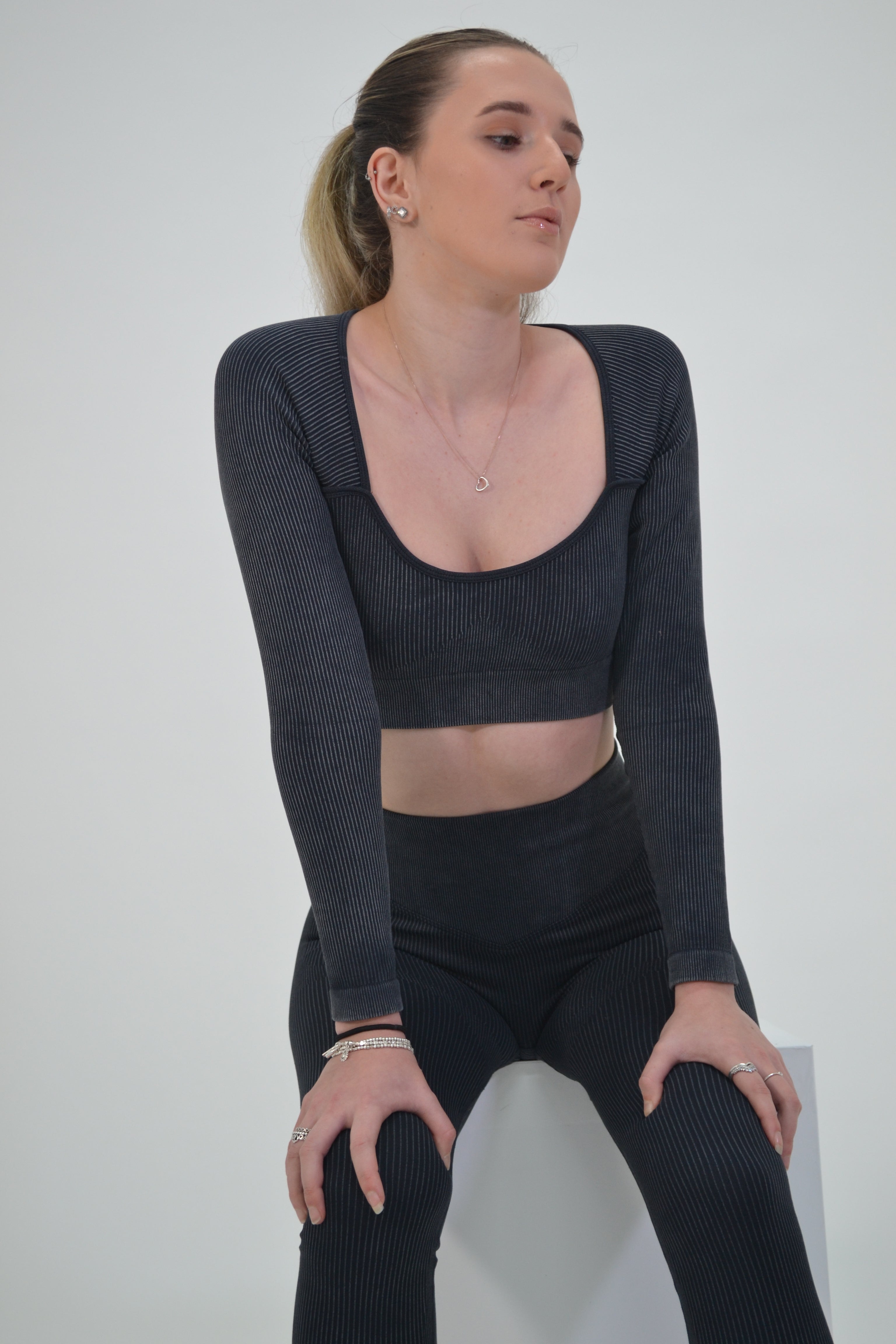 Sculpt Long Sleeve Crop - Black