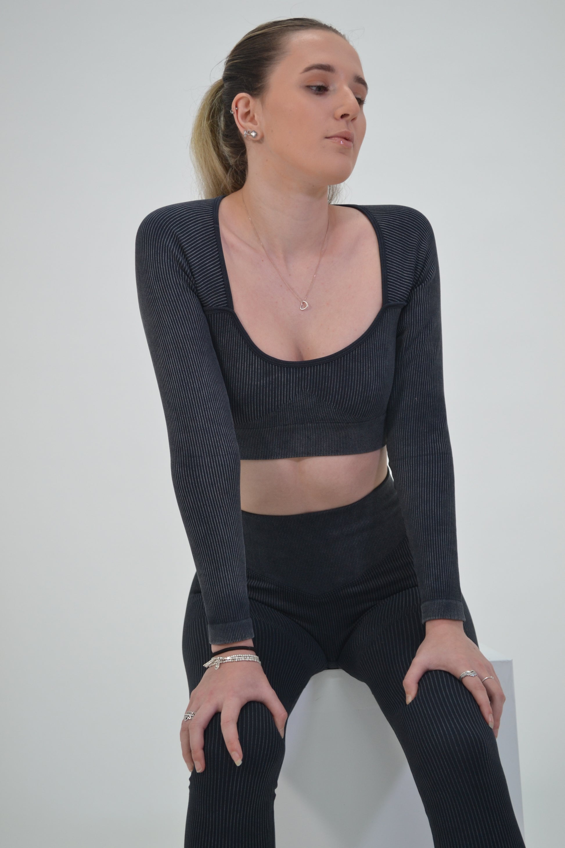 Sculpt Long Sleeve Crop - Black