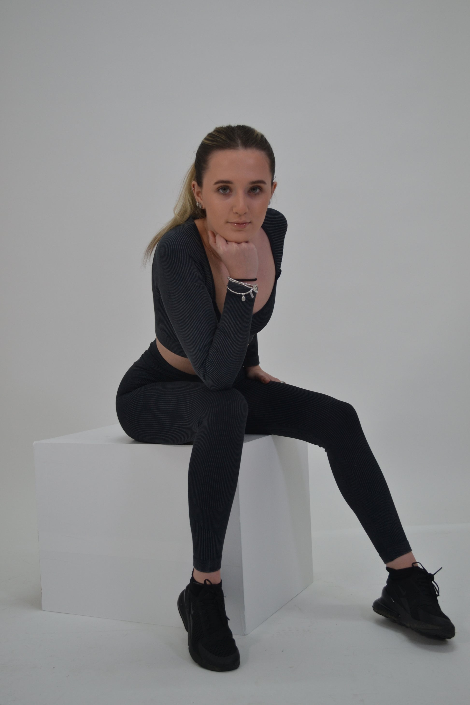 Sculpt Long Sleeve Crop - Black